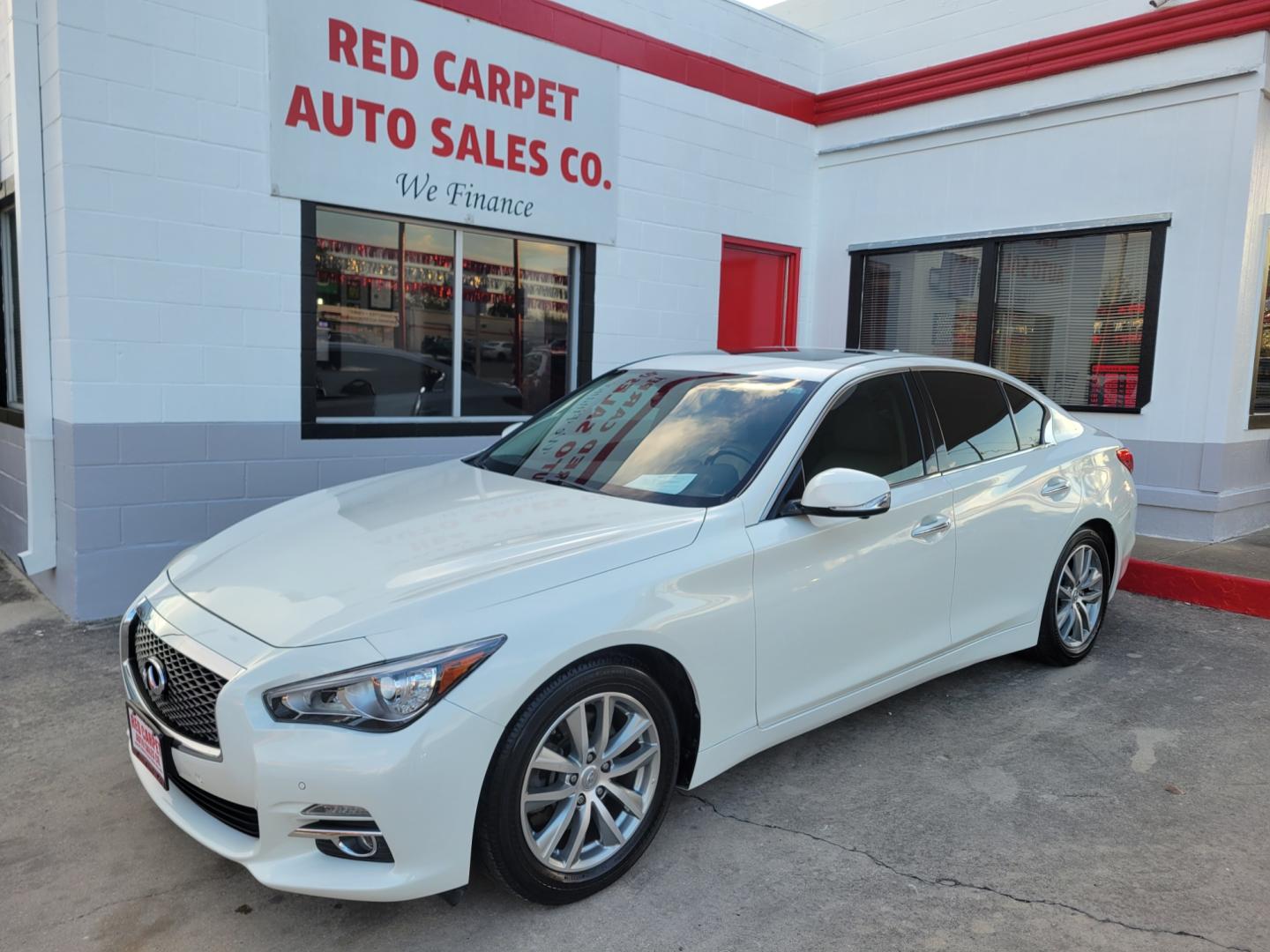 2015 Infiniti Q50 Premium (JN1BV7AP3FM) with an 3.7L V6 DOHC 24V HYBRID engine, 7-Speed Automatic transmission, located at 503 West Court, Seguin, TX, 78155, (830) 379-3373, 29.568621, -97.969803 - 2015 Infiniti Q50 Premium with a 3.7L V6 DOHC 24V HYBRID, Automatic, Tilt, Cruise, AM/FM/CD Touchscreen Stereo, Power Windows, Locks, Seat and Side Mirrors, Bluetooth, Leather Seats, Navigation System, Heated Seats, Dual Climate Control, Rear A/C, Power Sunroof, Universal Garage Openers, Alloy Wheel - Photo#0